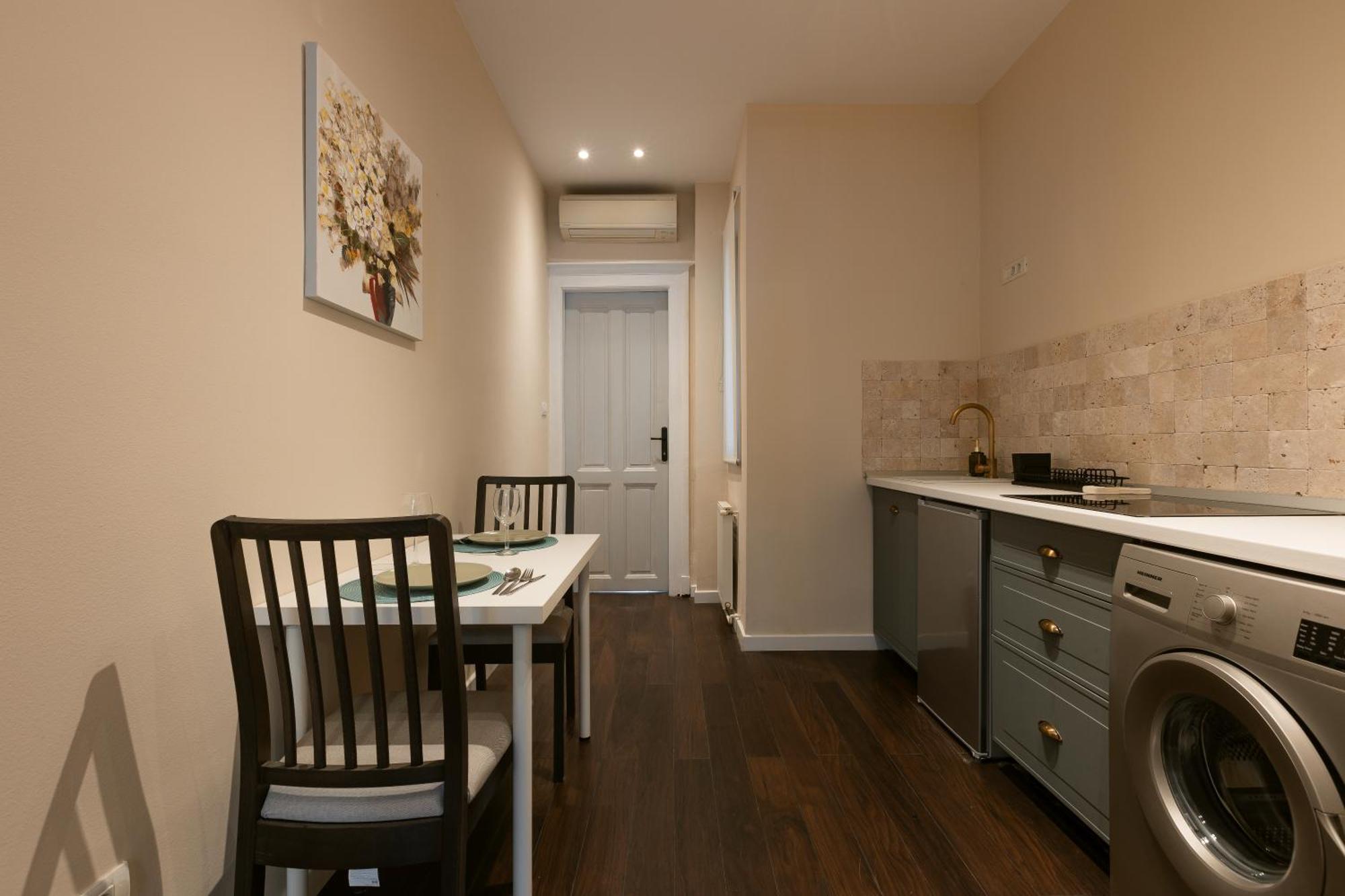 Charm - 2br